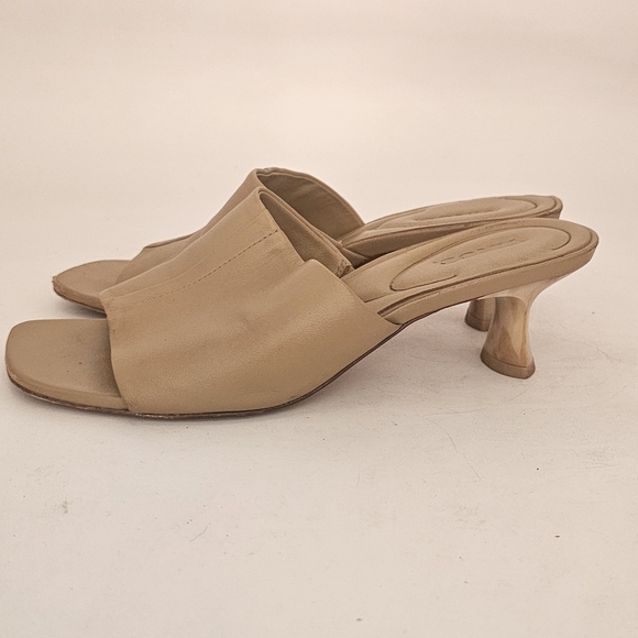 Vince Palmar Slide Sandals, Dune Leather, Size 7 - Picture 6 of 10